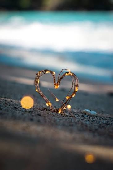 coeur qui brille pour harmonie et bien-être